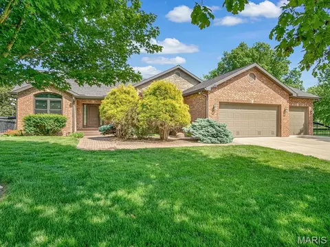 4192 Laurel Oak Ln, Smithton, IL 62285
