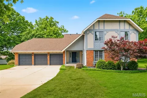15693 Dresden Lake Ct, Chesterfield, MO 63017