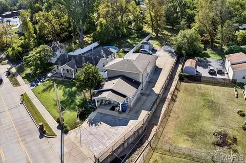 16 Midland Ave, Maryland Heights, MO 63043