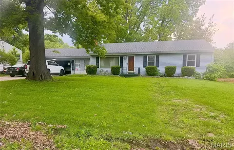 881 Prigge Rd, Saint Louis, MO 63138