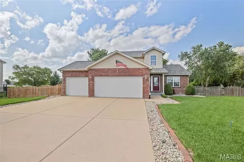 1163 Larkspur Dr, Mascoutah, IL 62258