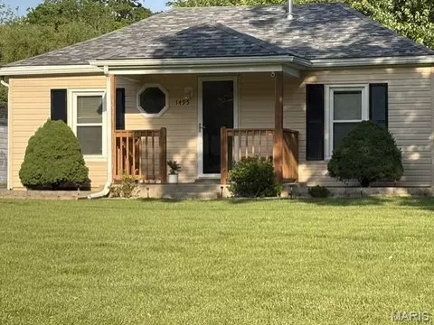 1495 Veterans Dr, De Soto, MO 63020