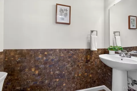 Bath - 618 Strathclyde Dr, O'fallon, MO 63368 photo 1 of 8