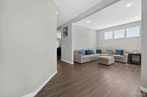 Entry Way - 618 Strathclyde Dr, O'fallon, MO 63368 photo 3 of 10