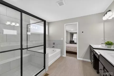 Bath - 618 Strathclyde Dr, O'fallon, MO 63368 photo 4 of 8