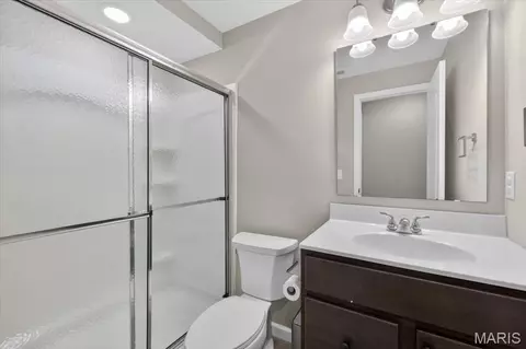 Bath - 618 Strathclyde Dr, O'fallon, MO 63368 photo 8 of 8