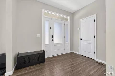 Entry Way - 618 Strathclyde Dr, O'fallon, MO 63368 photo 1 of 10