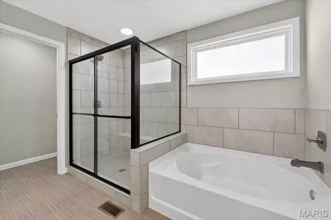 Bath - 618 Strathclyde Dr, O'fallon, MO 63368 photo 3 of 8