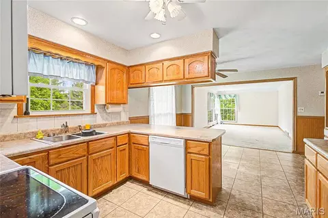 Kitchen - 4450 Highway C, Gerald, MO 63037 photo 3 of 4