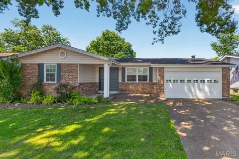 717 Whitewillow Ln, Manchester, MO 63021
