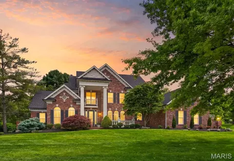 1012 Greystone Manor Pkwy, Chesterfield, MO 63005