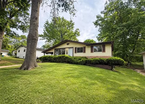 7018 Midwood Ave, Hazelwood, MO 63042