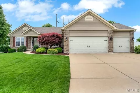 8110 Glen Arbor Dr, Lake Saint Louis, MO 63367
