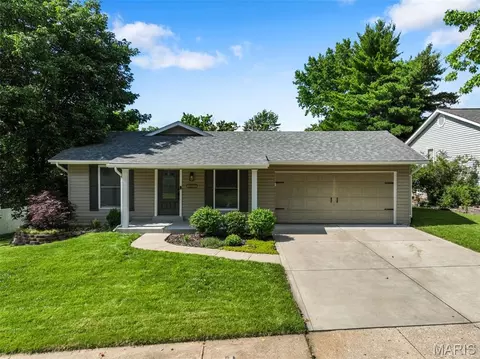 12123 Prestonpark Ln, Saint Louis, MO 63146