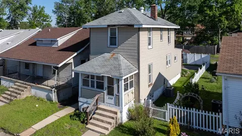 359 E Penning Ave, Wood River, IL 62095