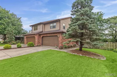 2204 Greenfield Dr, Belleville, IL 62221