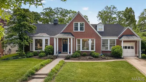 7840 Lafon Pl, University City, MO 63130