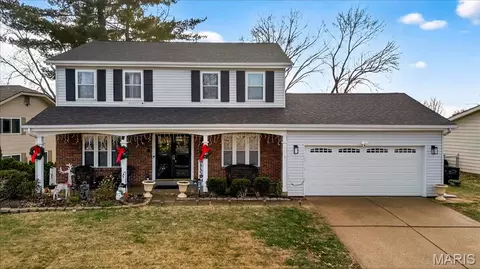 618 Fox Plains Dr, Florissant, MO 63034