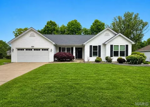 1603 Broadsword Ln, Lake Saint Louis, MO 63367