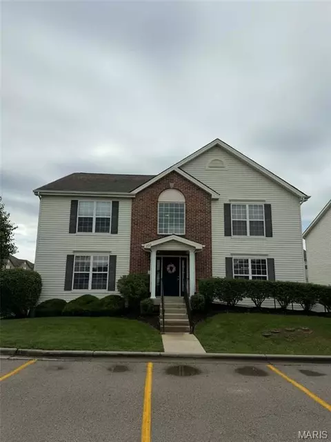 724 Harbor Woods Dr #B, Fairview Heights, IL 62208