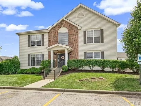 724 Harbor Woods Dr #B, Fairview Heights, IL 62208