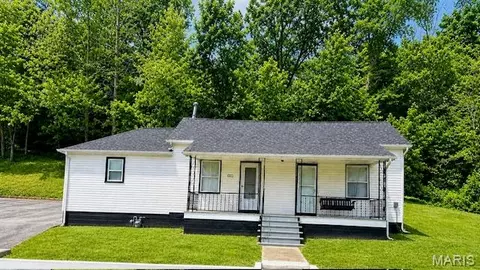 207 N 1st St, Marble Hill, MO 63764