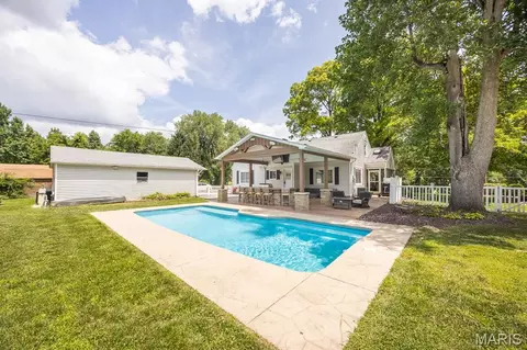 239 S 9th St, East Alton, IL 62024