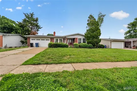 1245 Verlene Dr, Florissant, MO 63031