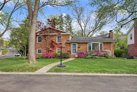 1146 Glenway Dr, Saint Louis, MO 63122