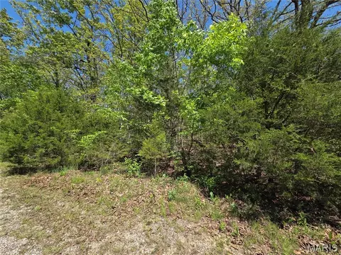 2402 Sanchez Dr, Cuba, MO 65453