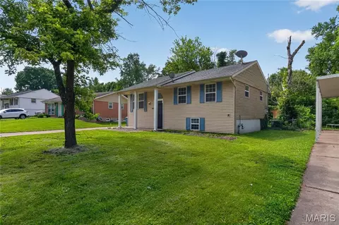 1420 Columbus Dr, Saint Louis, MO 63138