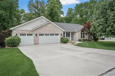 1963 Woodland Ct, Wentzville, MO 63385