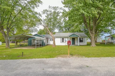 122 Arthur St, Centralia, IL 62801