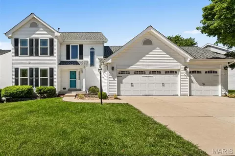 690 Summer Top Cir, Fenton, MO 63026