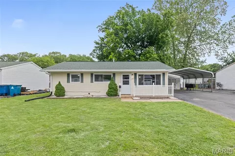 440 S 6th St, Caseyville, IL 62232