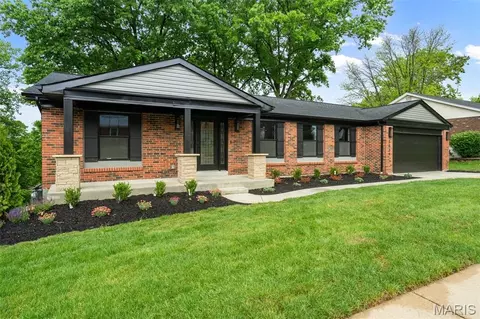 5339 Autumnwinds Dr, Oakville, MO 63129