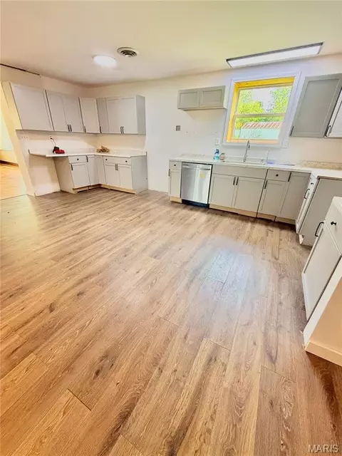 Kitchen - 1375 SE 800 Rd, Collins, MO 64738 photo 2 of 2