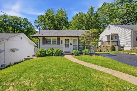 1034 Kuhlman Ln, Webster Groves, MO 63119