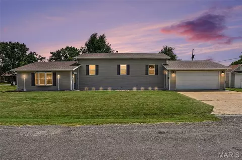 417 Young Ave, Dupo, IL 62239