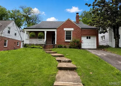 10 Burroughs Ln, Ladue, MO 63124