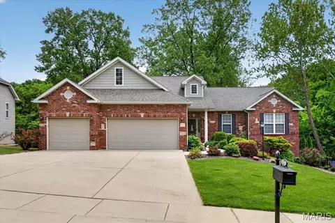 6237 Timberwolfe Dr, Glen Carbon, IL 62034