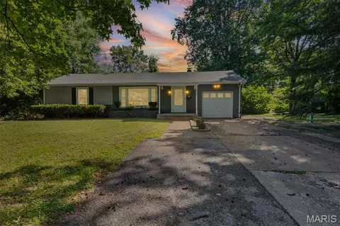 7019 W B St, Belleville, IL 62223