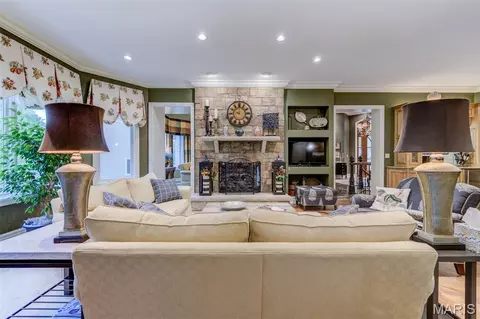 Living - 25 Windcastle Dr, Saint Charles, MO 63304 photo 4 of 10