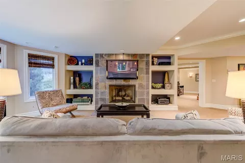 Living - 25 Windcastle Dr, Saint Charles, MO 63304 photo 8 of 10