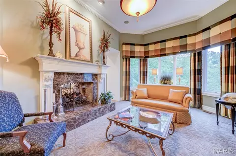 Living - 25 Windcastle Dr, Saint Charles, MO 63304 photo 2 of 10