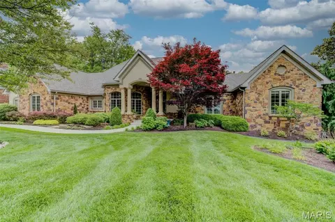 25 Windcastle Dr, Saint Charles, MO 63304