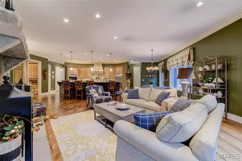 Living - 25 Windcastle Dr, Saint Charles, MO 63304 photo 5 of 10