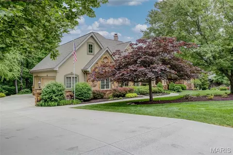 Exterior - 25 Windcastle Dr, Saint Charles, MO 63304 photo 2 of 14