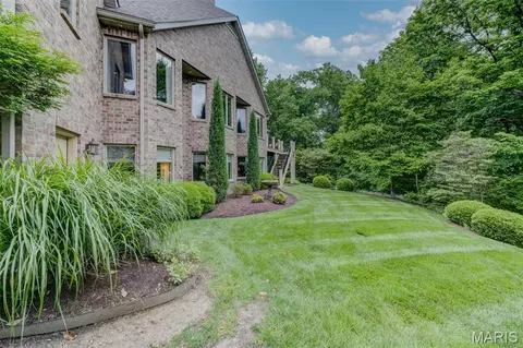Exterior - 25 Windcastle Dr, Saint Charles, MO 63304 photo 9 of 14