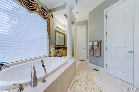 Bath - 25 Windcastle Dr, Saint Charles, MO 63304 photo 3 of 10